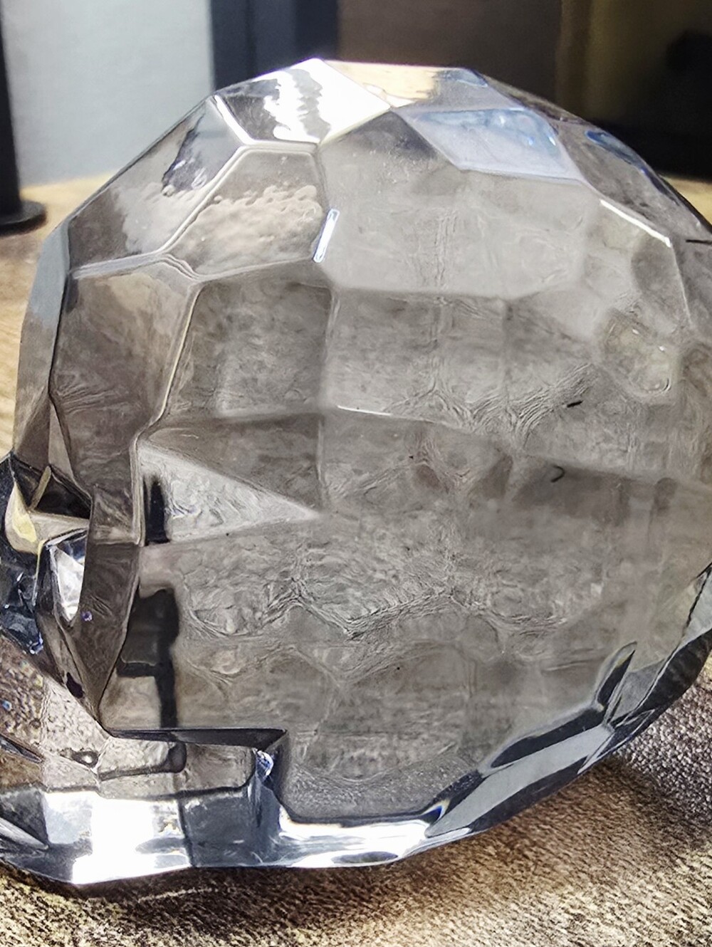 Ganz Crystal Expressions Skull Figurine – Faceted Acrylic Gothic Decor Piece - Picture 10 of 10